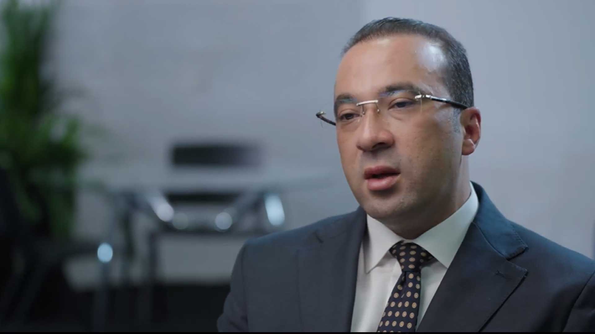 Mohamed Hussein Headshot